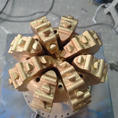 Специализированное алмазное буровое долото лопастного типа с пропиткой для сверхтвердых абразивных пород